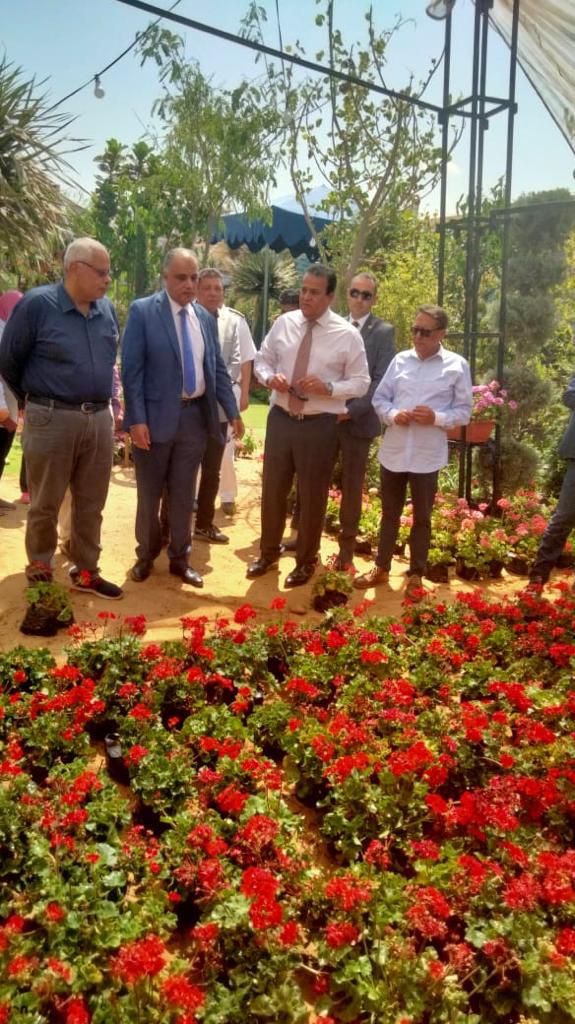 وزير الصحة يزور معرض زهور الربيع بالمتحف الزراعي 