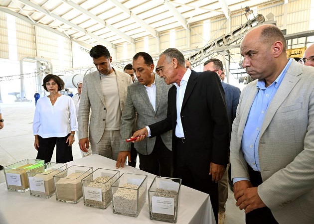 رئيس الوزراء يفتتح مصنع نا ترانس للأسمدة بالسخنة 