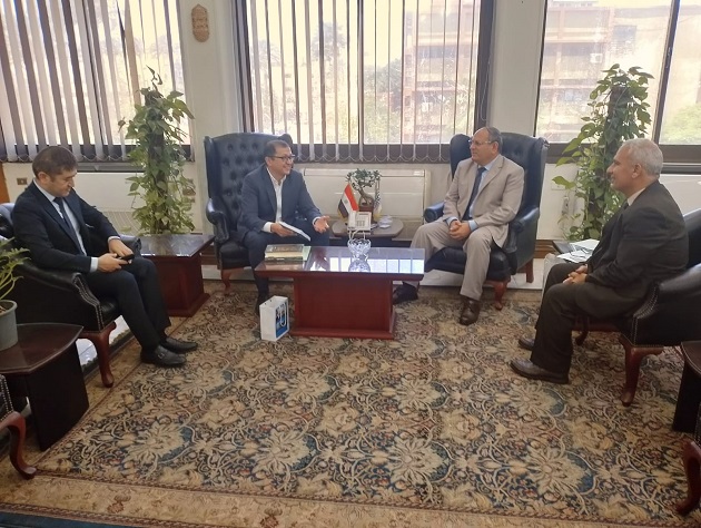 د. عادل عبدالعظيم يبحث مع سفير أوزبكستان التعاون المشترك 